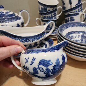 Made in England, Microwave & Dishwasher Safe Tea Set, bowls & Gravey Boat